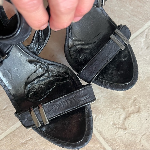 =BCBG MAXAZRIA Black Platform Reptile Leather Heels W/ Black Chrome Accents 5.5 - Picture 8 of 8